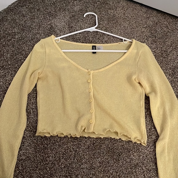 H&M Yellow Cropped Long Sleeve. - Picture 2 of 5